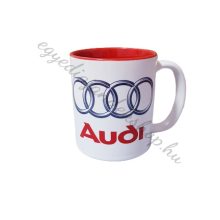 Piros audi bögre